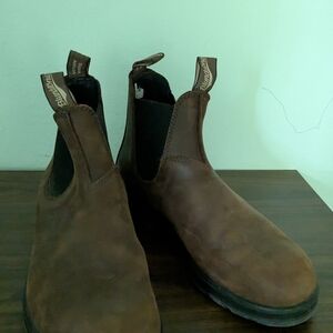 Blundstone Brown Chelsea Boots with Elastic Panels